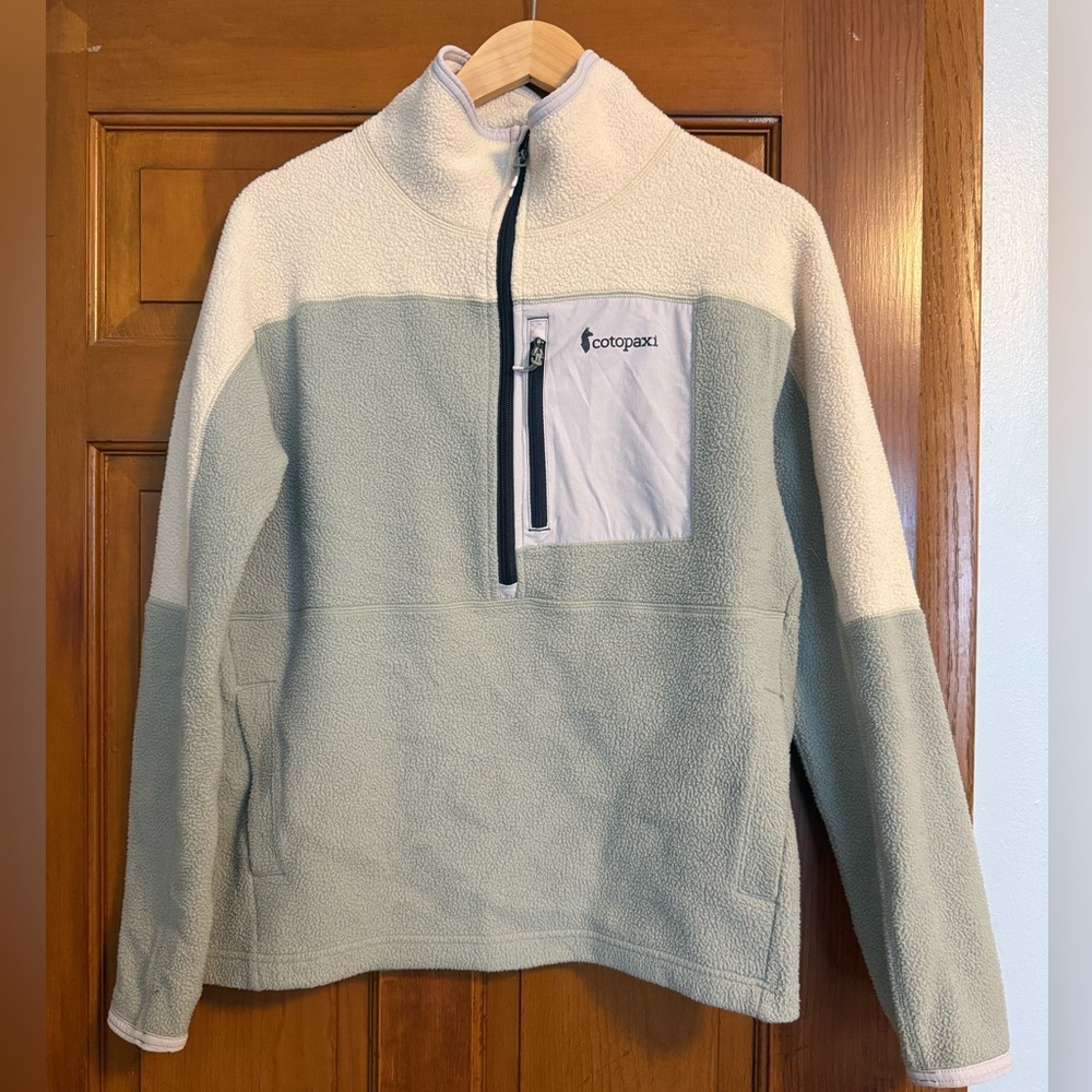 Cotopaxi color block Fleece Jacket in Cream and Light
sage Green with Lilac Trim